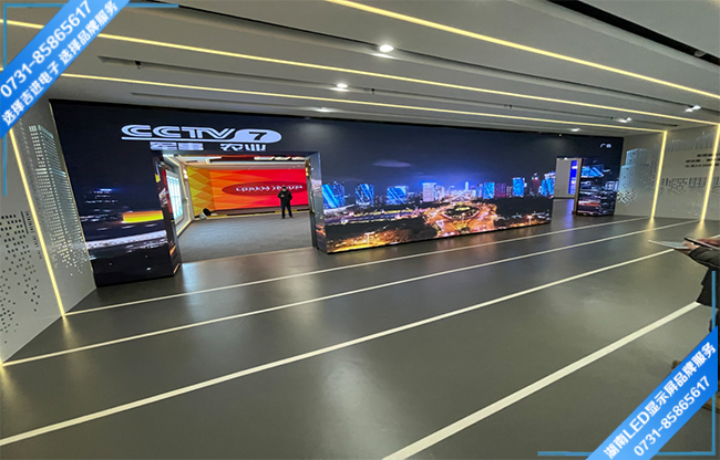 長(cháng)沙某單位展廳門(mén)型LED顯示屏
